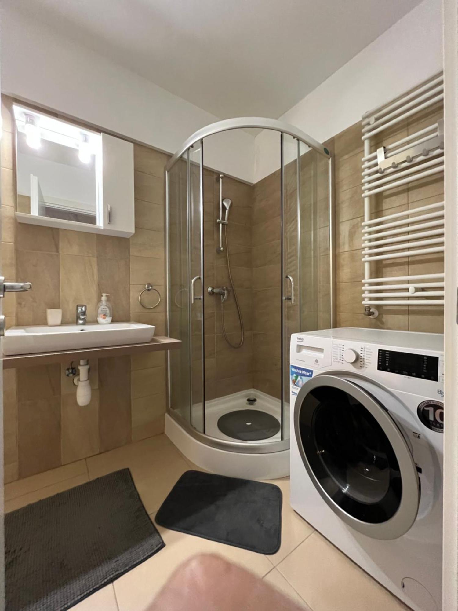 Cozy Park Residences 5 Bukares Bagian luar foto