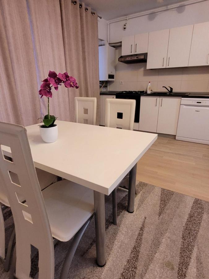 Cozy Park Residences 5 Bukares Bagian luar foto